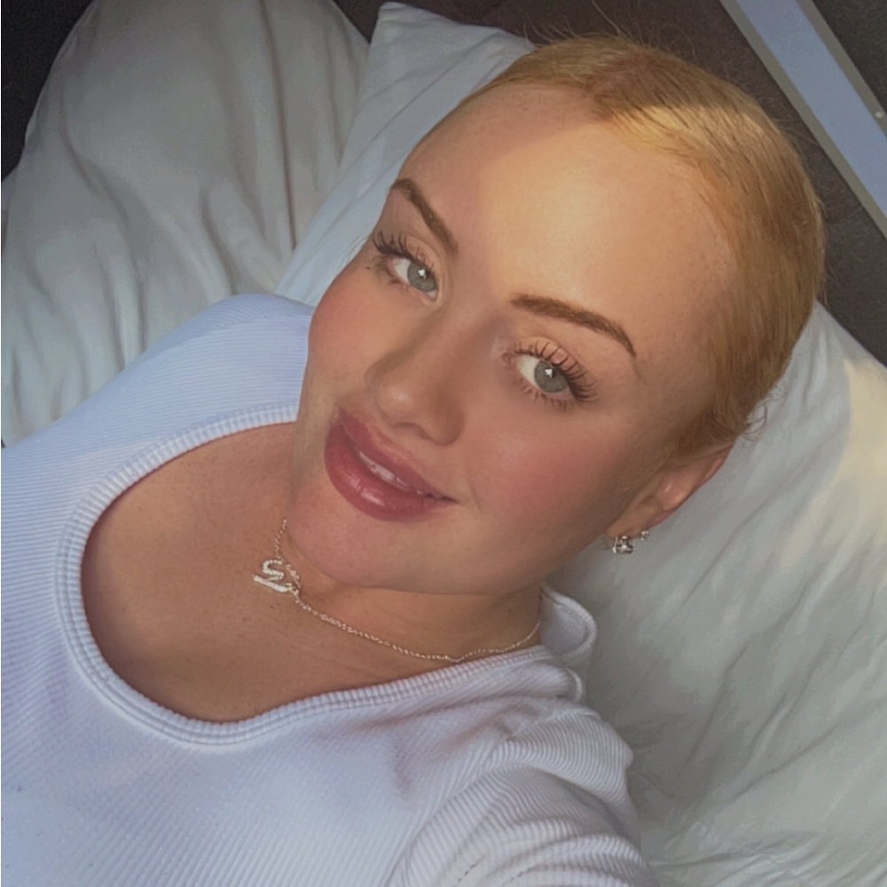 Meet your Posher, Holly